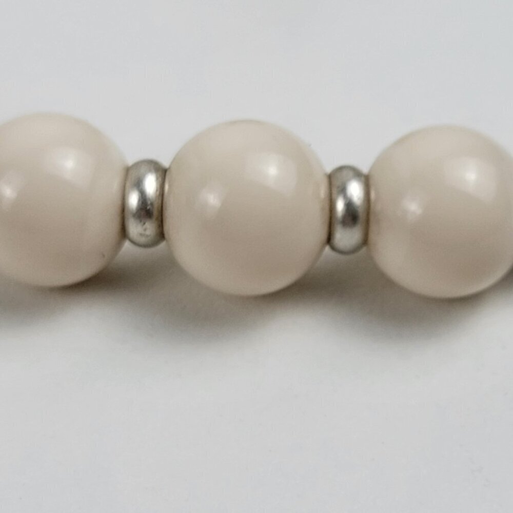 Cream Acrylic Beaded Necklace 18 In Silver-Tone Flower Charm Lobster Clasp - Picture 3 of 9